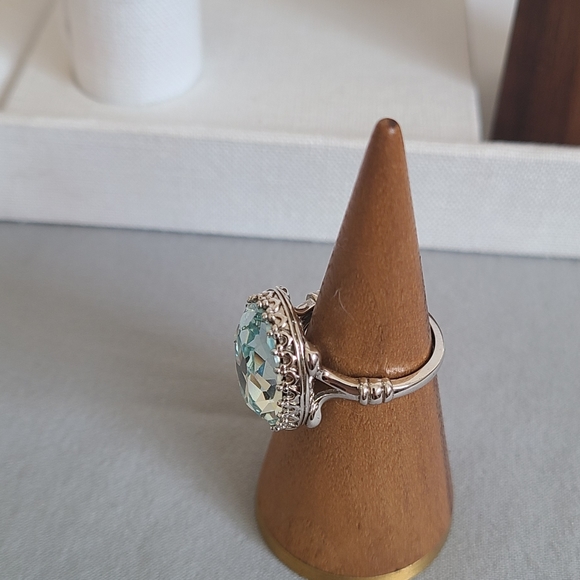 Silver and Swarovski light blue crystal ring. Only worn once! - Picture 11 of 15